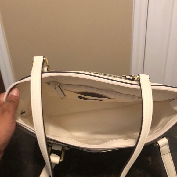 Liz Claiborne-Satchel - Picture 5 of 5